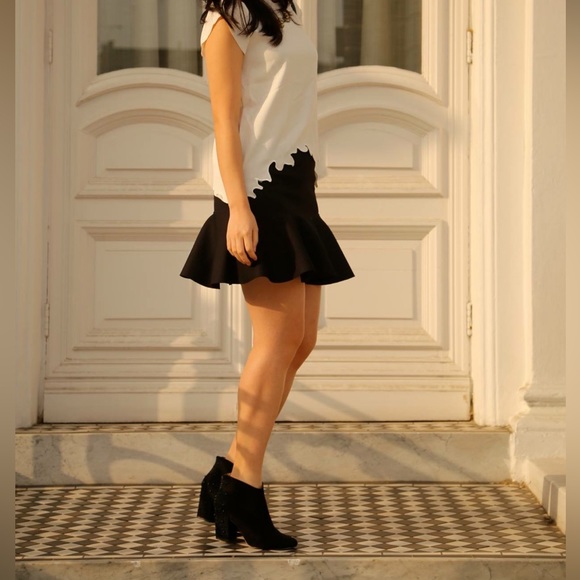 White top - Picture 2 of 3